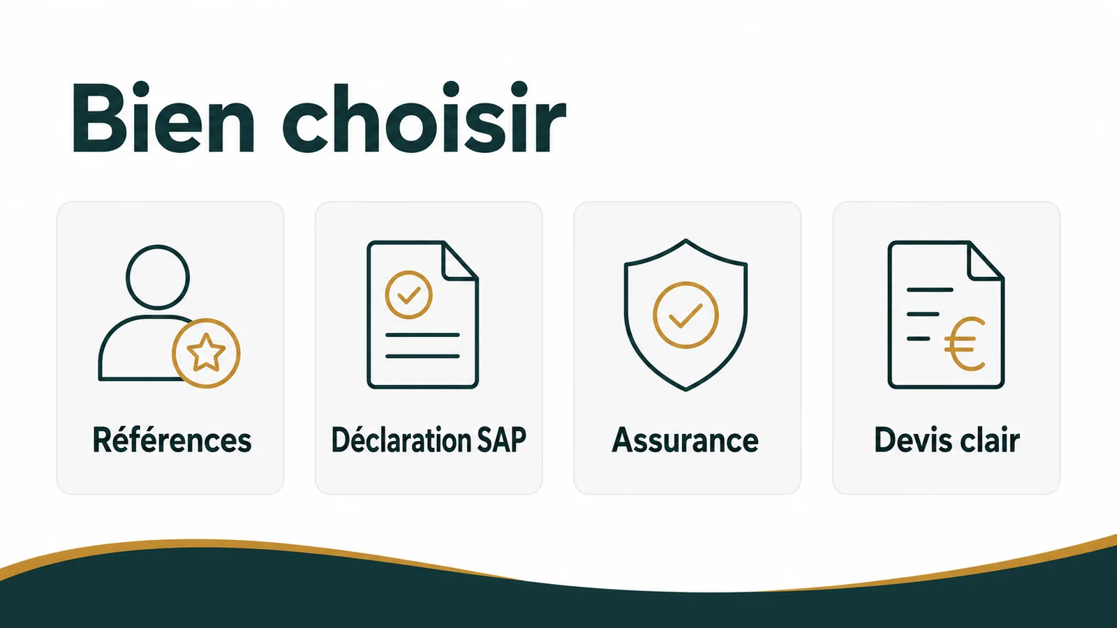Checklist de critères de sélection posée sur une table à côté d'un stylo